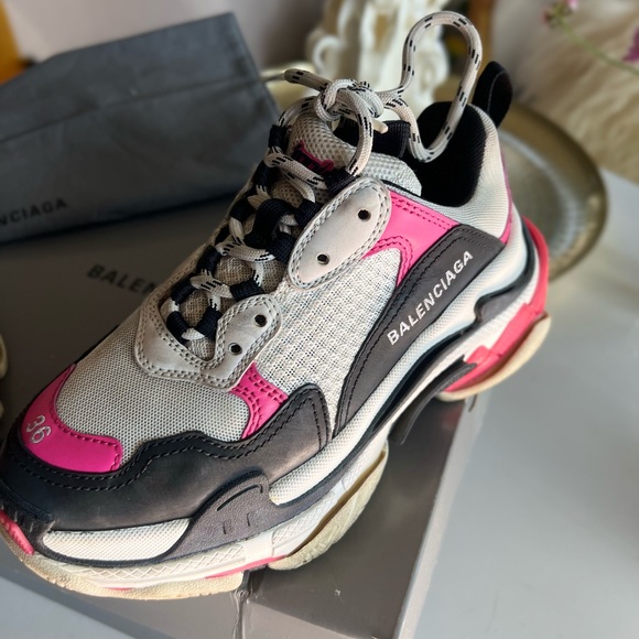 BALENCIAGA TRIPLE S sneakers size 36 - Picture 4 of 7